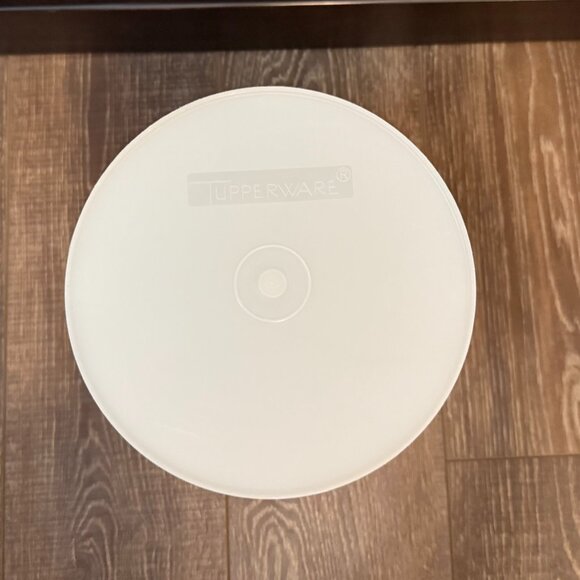 Tupperware Tall Canister - Picture 10 of 16